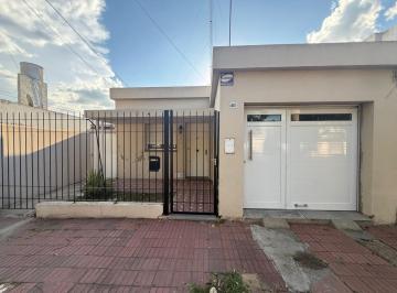 Casa · 116m² · 2 Dormitorios · 1 Cochera · Casa en Barrio 30 de Octubre