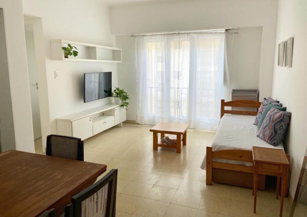 Venta departamento 3 amb, 63m² con balcón francés — Zona La Perla