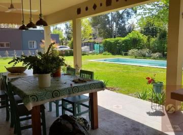 Casa · 300m² · 5 Ambientes · Larrea 3500 Enero/febrero/quincenas
