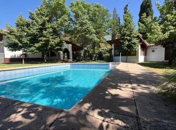 Casa · 345m² · 8 Ambientes · 4 Cocheras · Casa con Pileta + Dpto y Quincho - Chacras de Coria