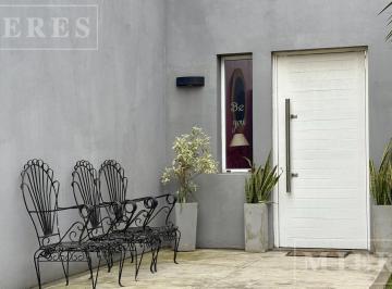 Casa · 210m² · 6 Ambientes · Casa en Alquiler Anual en Santa María de Los Olivos