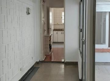 PH de 3 ambientes, Vicente López · PH en Planta Baja Sobre Av Maipú – 2 Habitaciones – 2 Patios