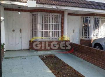 Departamento · 80m² · 4 Ambientes · 1 Cochera · Triplex 4 Ambientes en Moron Buen Estado con Cochera Descubierta y Patio