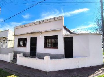 Casa de 3 ambientes, Luján · Excelente Casa Centrica en 25 de Mayo Esquina Alvear Luján