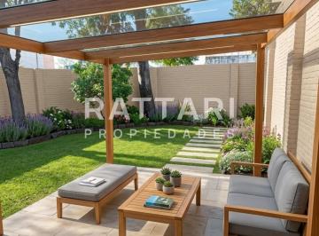 Casa de 3 ambientes, Morón · Venta de Casa en Lote Propio de 3 Ambientes con Parque y Cochera Morón