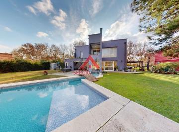 Casa · 240m² · 4 Ambientes · 2 Cocheras · Casa en Haras del Sol