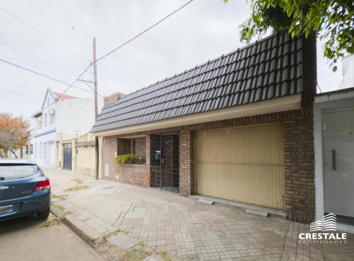 Casa · 245m² · 6 Ambientes · 2 Cocheras