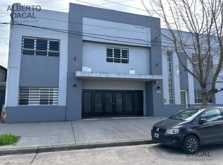 Local comercial · 1600m² · 30 Ambientes · 10 Cocheras