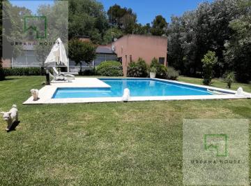 Casa · 190m² · 4 Ambientes · Casa - Barrio El Cazador