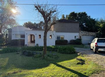 Casa · 260m² · 5 Ambientes · 1 Cochera · Casa en Segundas Colinas
