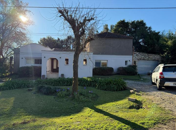 Casa · 260m² · 5 Ambientes · 1 Cochera