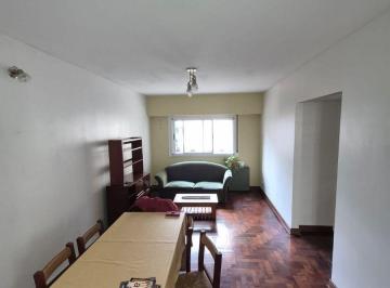 Departamento de 4 ambientes, Balvanera · Departamento de 4 Ambientes en Contra Frente - Muy Luminoso - Excelente Estado