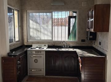 Casa · 3 Ambientes · 1 Cochera · Casa en Echesortu