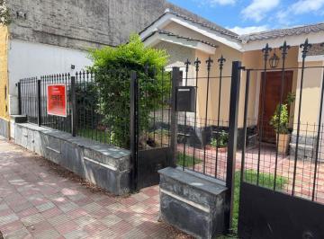 Casa de 8 ambientes, Córdoba · B° Rosedal a Una Cuadra de Ruta 20, Casa con Departamento Impecable.