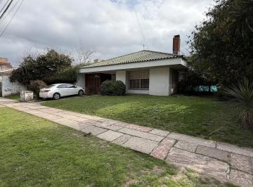 Casa · 160m² · 3 Ambientes · 2 Cocheras · Apto Comercial