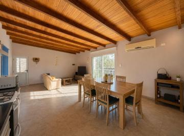 Casa · 213m² · 6 Ambientes · 1 Cochera · Casa 2d. + Depto 2d. Impecable en Alta Córdoba - Venta