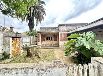 Casa de 4 ambientes, Lomas de Zamora · Casa 4 Amb con Garage y Mucho Fondo!