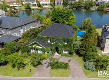 Casa · 337m² · 7 Ambientes · 3 Cocheras · Casa en Venta en Los Castores, Nordelta, Tigre