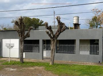 Casa · 100m² · 5 Ambientes · 1 Cochera · Casa de 3 Habitaciones con Monoambiente Independiente