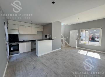 Casa · 60m² · 3 Ambientes · 1 Cochera · Venta Duplex La Fernanda Pilar con Renta