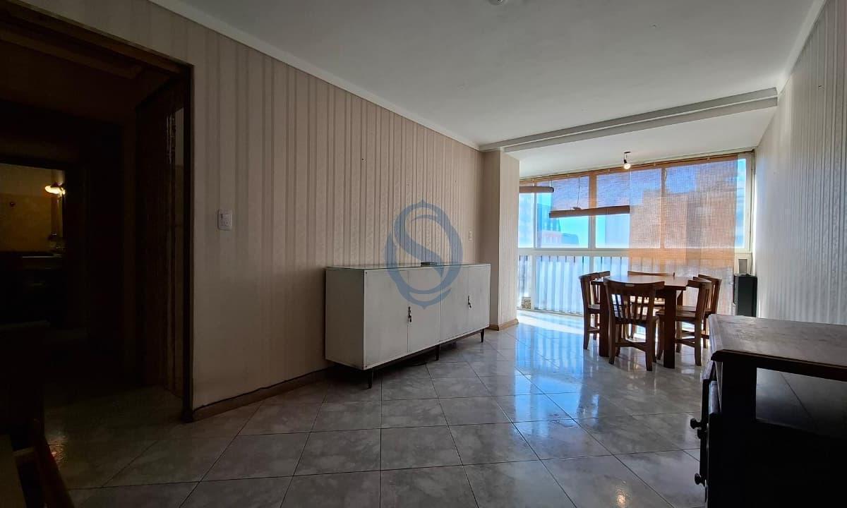 Departamento de 2 ambientes a la calle con balcón saliente