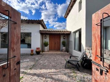 Casa · 150m² · 3 Ambientes · 3 Cocheras · Casa con Dos Dorm. - Resuelta en Una Sola Planta - en Venta en Santa María de Tigre