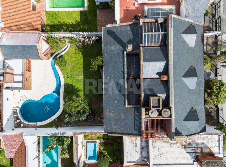 Casa · 872m² · 10 Ambientes · 8 Cocheras