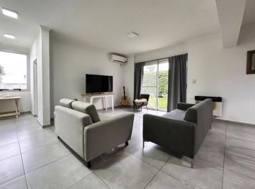 Casa · 117m² · 4 Ambientes · 1 Cochera · Venta/permuta Casa de 1 Dormitorio Comodín con Cochera, Jardín y Pileta, Cañada de Gómez