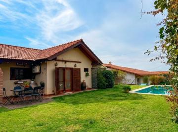Casa · 211m² · 3 Dormitorios · Alquiler Casa con Pileta en Barrio Dalvian