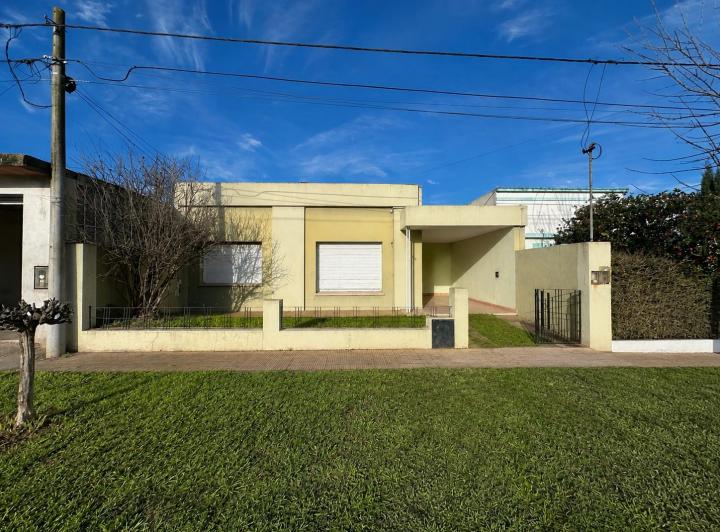 Casa · 90m² · 4 Ambientes · 1 Cochera