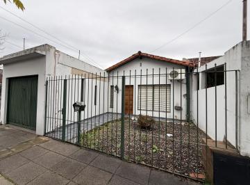 Casa · 140m² · 3 Ambientes · 1 Cochera · Casa Alquiler Ituzaingo