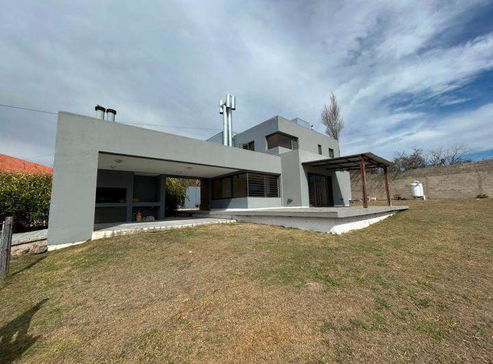 Casa · 157m² · 6 Ambientes · 1 Cochera