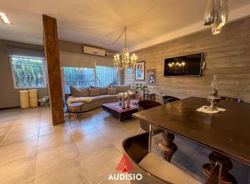 Casa · 160m² · 5 Ambientes · 1 Cochera · Casa de Categoría en Venta - B° Arguello