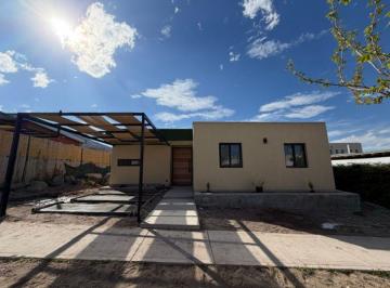 Casa de 4 ambientes, El Challao · Casa a Estrenar en Venta 3 Dorm. con Piscina Una Planta La Yaya – El Challao