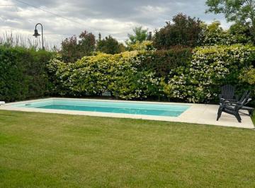 Casa · 220m² · 6 Ambientes · 2 Cocheras · Alquiler de Verano en Talar del Lago II, Bancalari.