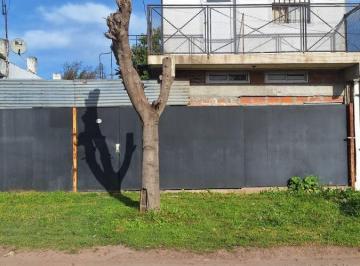 Departamento de 4 ambientes, Florencio Varela · Venta Propiedad con Tres Departamentos - Barrio Santa Rosa – Usd 78.000terreno de 10 m X 36 m Aprox.