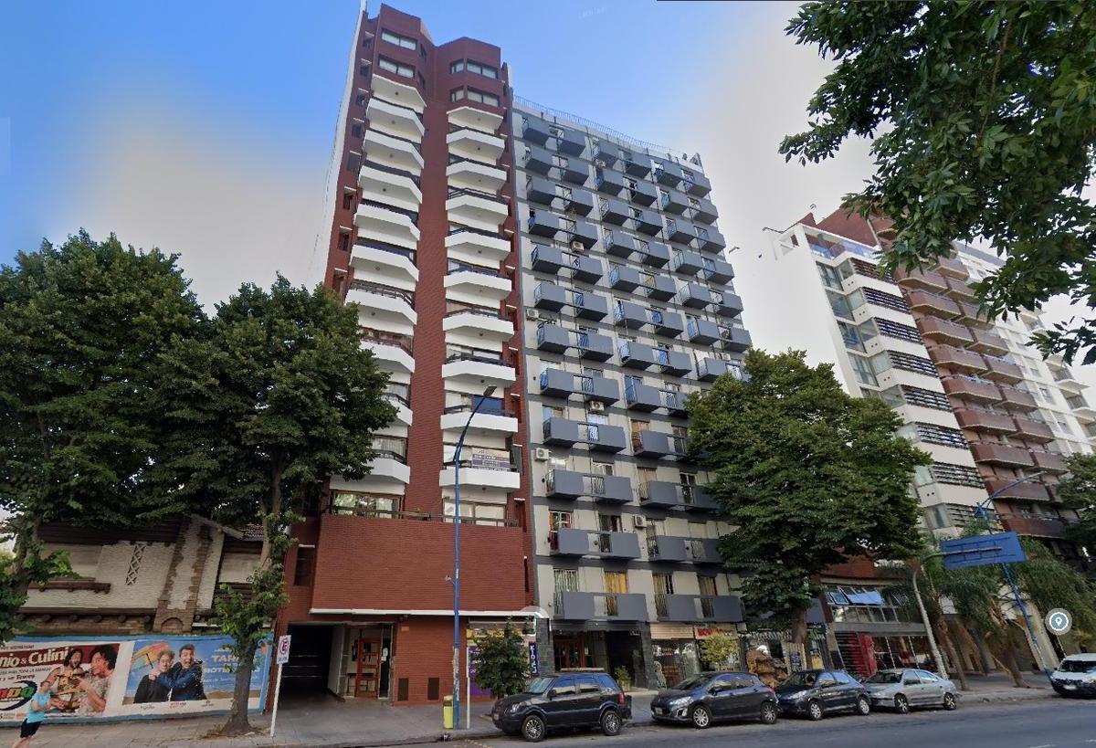 Alquiler 24 meses tres ambientes mas dependencia con cochera zona plaza mitre