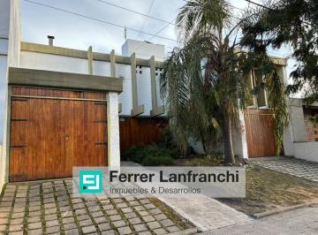 Casa · 210m² · 7 Ambientes · 2 Cocheras · Casa en Urca