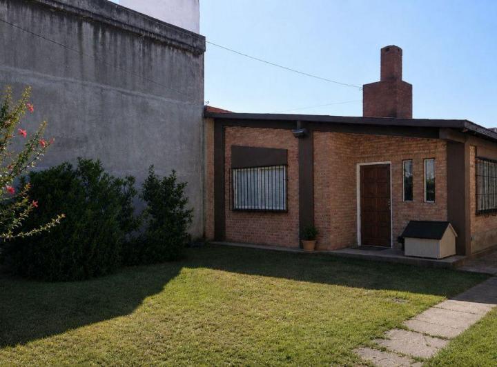 Casa · 80m² · 3 Ambientes · 2 Cocheras