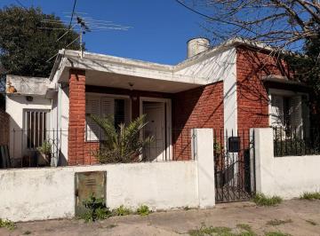 PH de 3 ambientes, Quilmes · Gv - Venta Casa PH en Bernal, Excelente Ubicación con Terreno Libre y Gran Potencial de Remodelación.