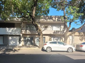 PH · 208m² · 8 Ambientes · 2 Cocheras · Venta Casa PH en Pb con Patio Verde y Cochera
