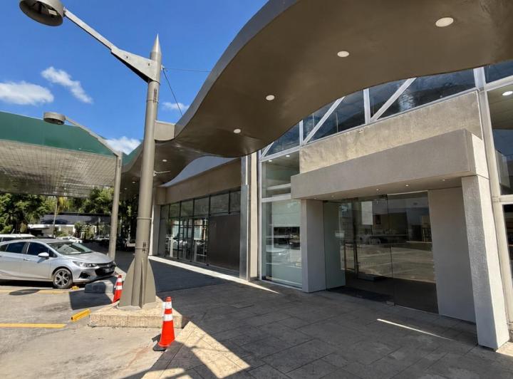 Local comercial · 163m² · 4 Ambientes
