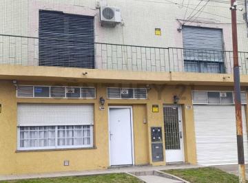 Casa · 262m² · 3 Dormitorios · 1 Cochera · 133 Entre 46 y 47. Casa en Venta en Bloque.