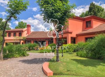 Casa · 380m² · 10 Ambientes · 4 Cocheras · Venta Casa 6 Ambientes Carmel Country Club Pilar