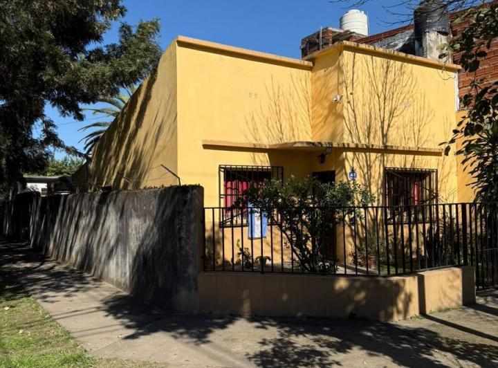 Casa · 93m² · 6 Ambientes · 1 Cochera
