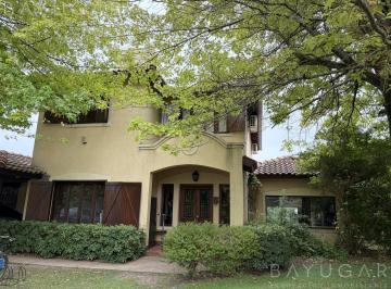Casa · 210m² · 5 Ambientes · 6 Cocheras · Venta Casa - Barrio Santa Silvina - Pilar