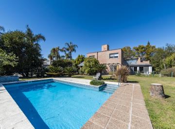 Casa · 483m² · 9 Ambientes · 2 Cocheras · Casa de 5 Dorm. | 480 m² Cubiertos, con Pileta y Galería Cerrada - Country Jockey Club