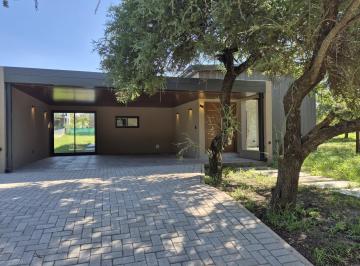 Casa · 200m² · 6 Ambientes · 2 Cocheras · Casa a Estrenar | Alta Gracia Country Golf | 3 Dorm.
