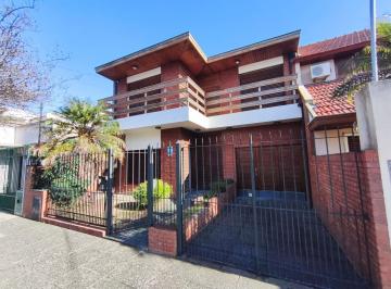 Casa · 393m² · 5 Ambientes · 2 Cocheras · Casa Venta 5 Ambientes Don Bosco Cochera Pileta Jardin Banos en Suite