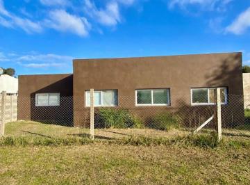 Casa de 4 ambientes, Santa Elena · Casa en Venta en Solares de Santa Elena